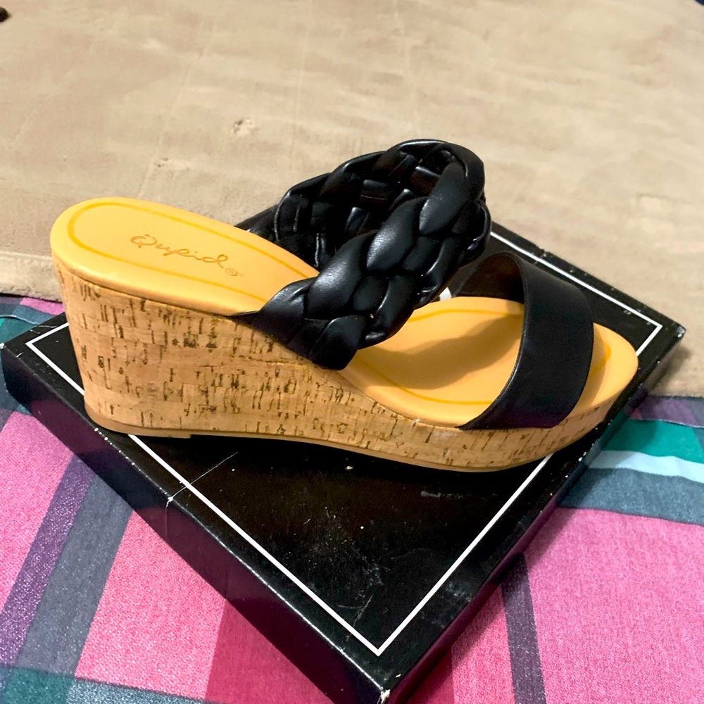 BLACK WEDGE SANDALS